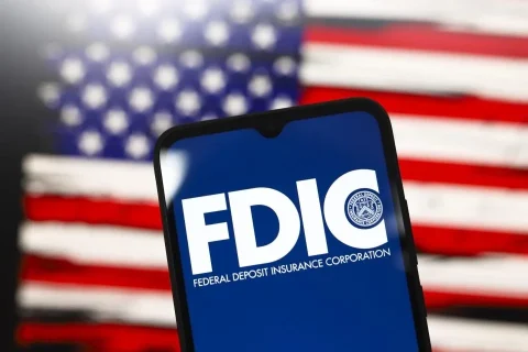 انتقاد قاضی آمریکایی از FDIC