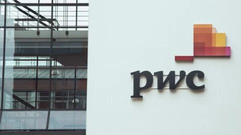 PwC رسماً وارد بازار کریپتو شد